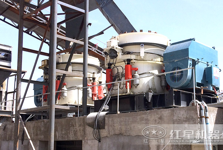 大型石料破碎现场 大型石料破碎现场