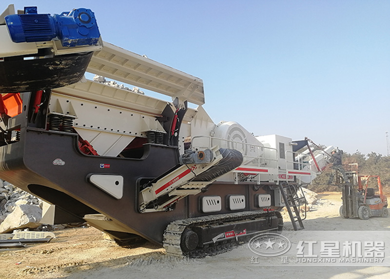 西峡-履带式砖渣粉碎机现场 西峡-履带式砖渣粉碎机现场